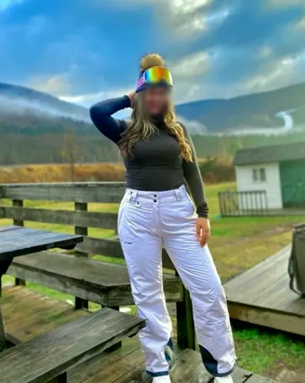 Andrea, 37