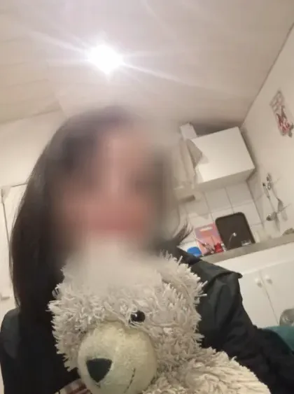 Andrea, 37