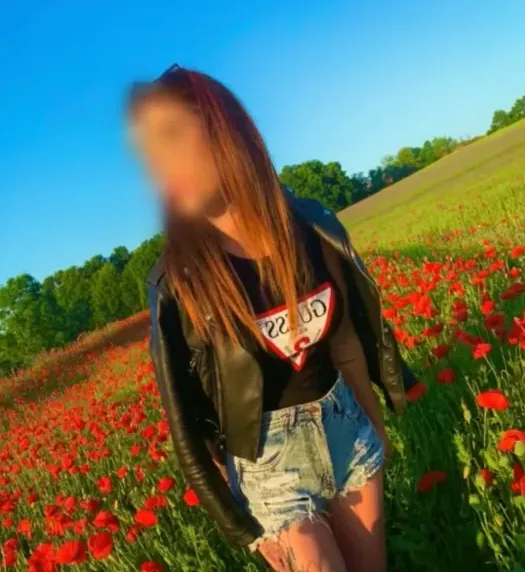 Astrid, 27