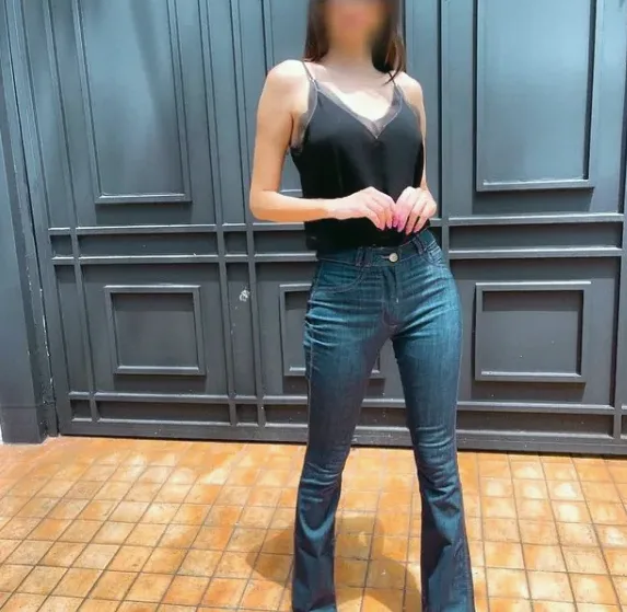 Emilie, 37