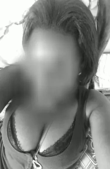 Emina, 35