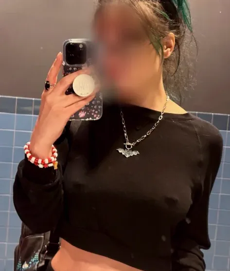 Zeynep, 28